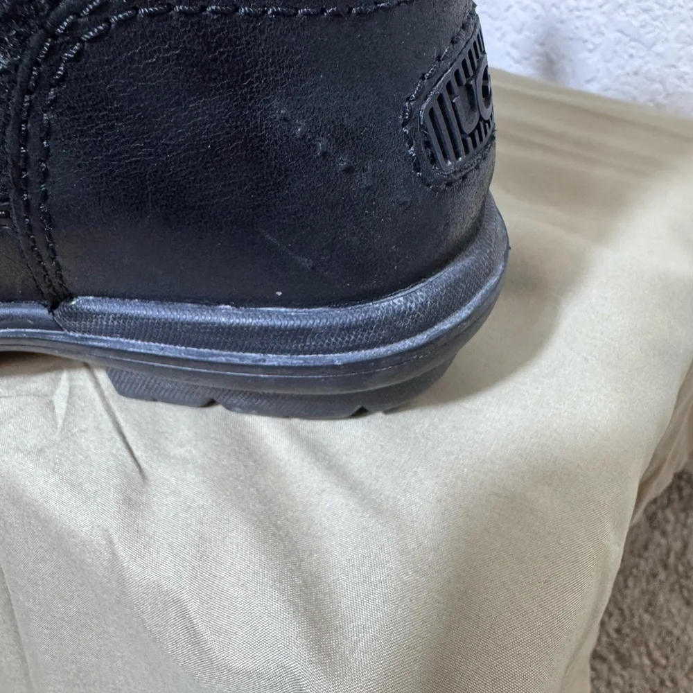 UGG Women's/Girls Hapsburg Laces & Zipper Black Leather Boots - Size 5.5